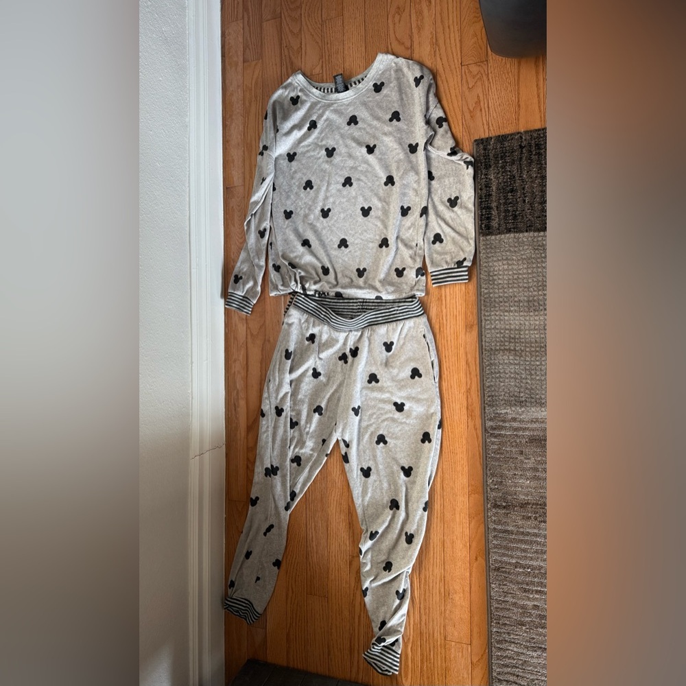 Disney 2 piece jogging set gray and black size small